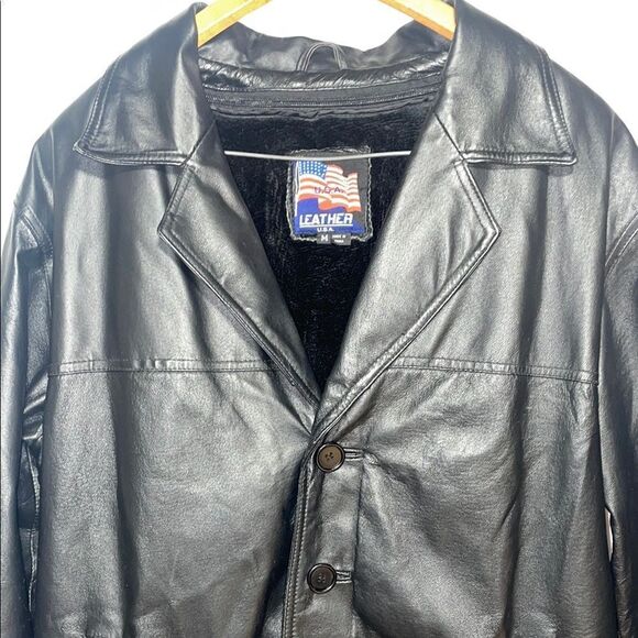 Glossy Black leather Jacket with Structured Shoulders - Picture 3 of 7